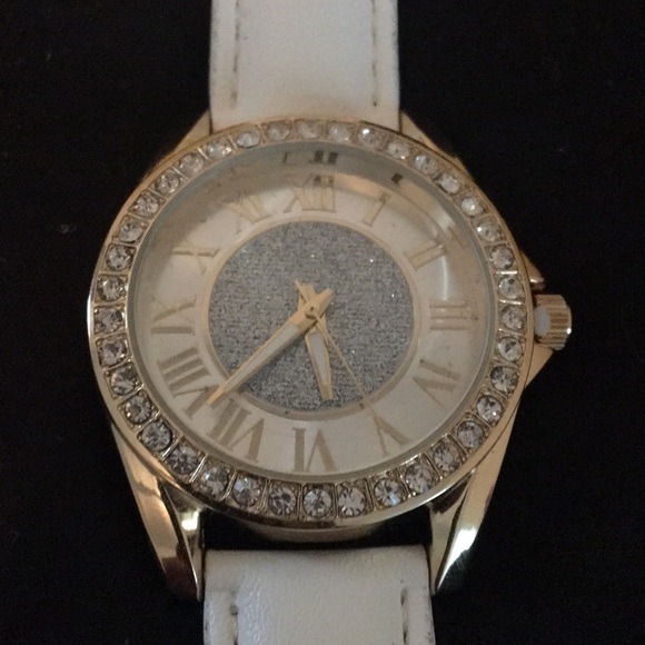 Watch - Picture 2 of 4